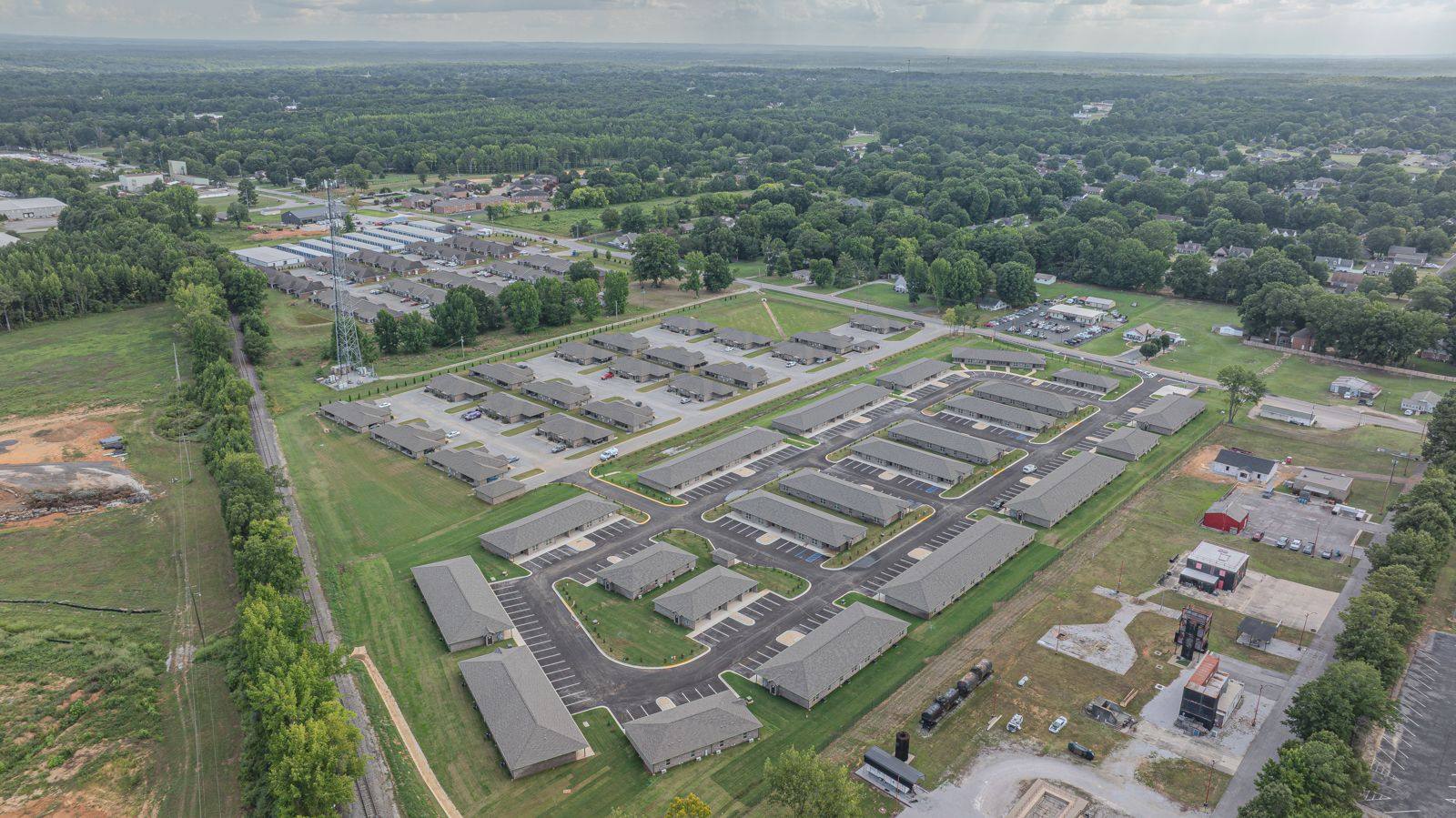 Aerial view of The Oaks on Chisholm apartments in Florence, Alabama